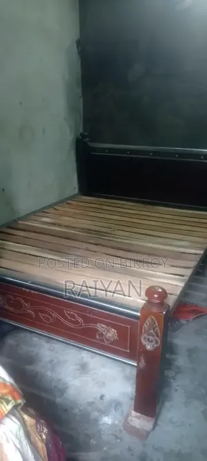 ৫/৭ ফিটের খাট