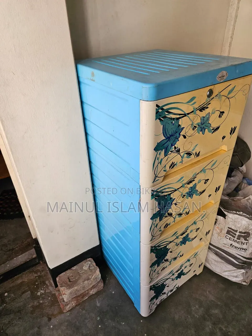 ওয়ার্ডরোব বিক্রয়ের জন্য