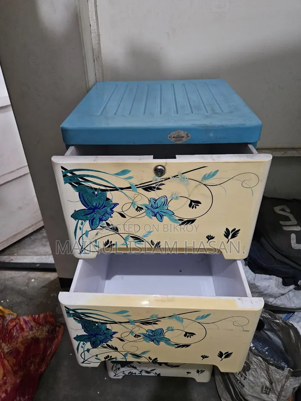 ওয়ার্ডরোব বিক্রয়ের জন্য