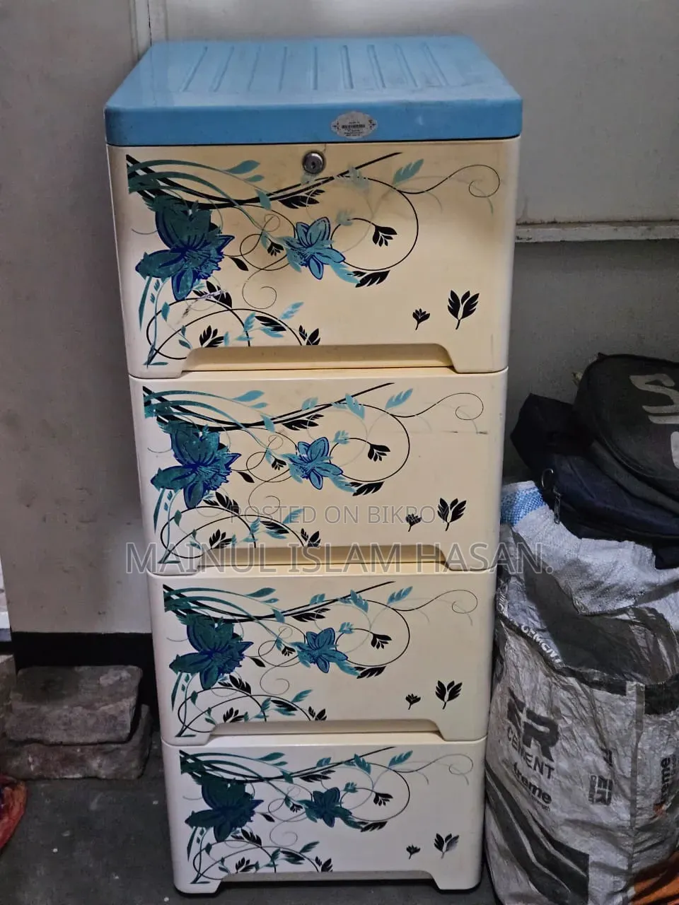 ওয়ার্ডরোব বিক্রয়ের জন্য