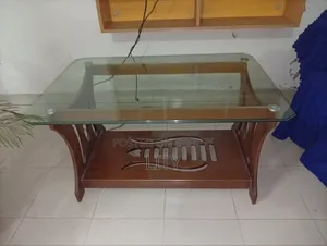 বিক্রি হবে। একটি সেন্টার টেবিল সহ।