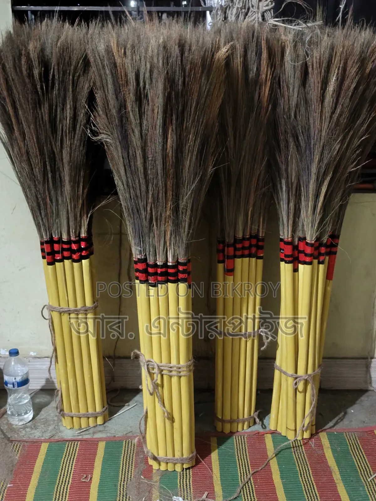 ফুল ঝাড়ু  ও শালার ঝাড়ু।