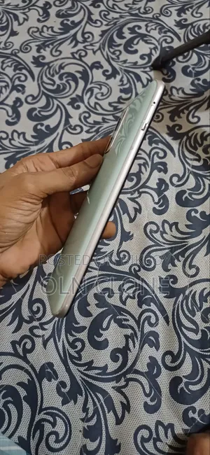 ভিভো ওয়াই৩০ ১২৮ জিবি হোয়াইট