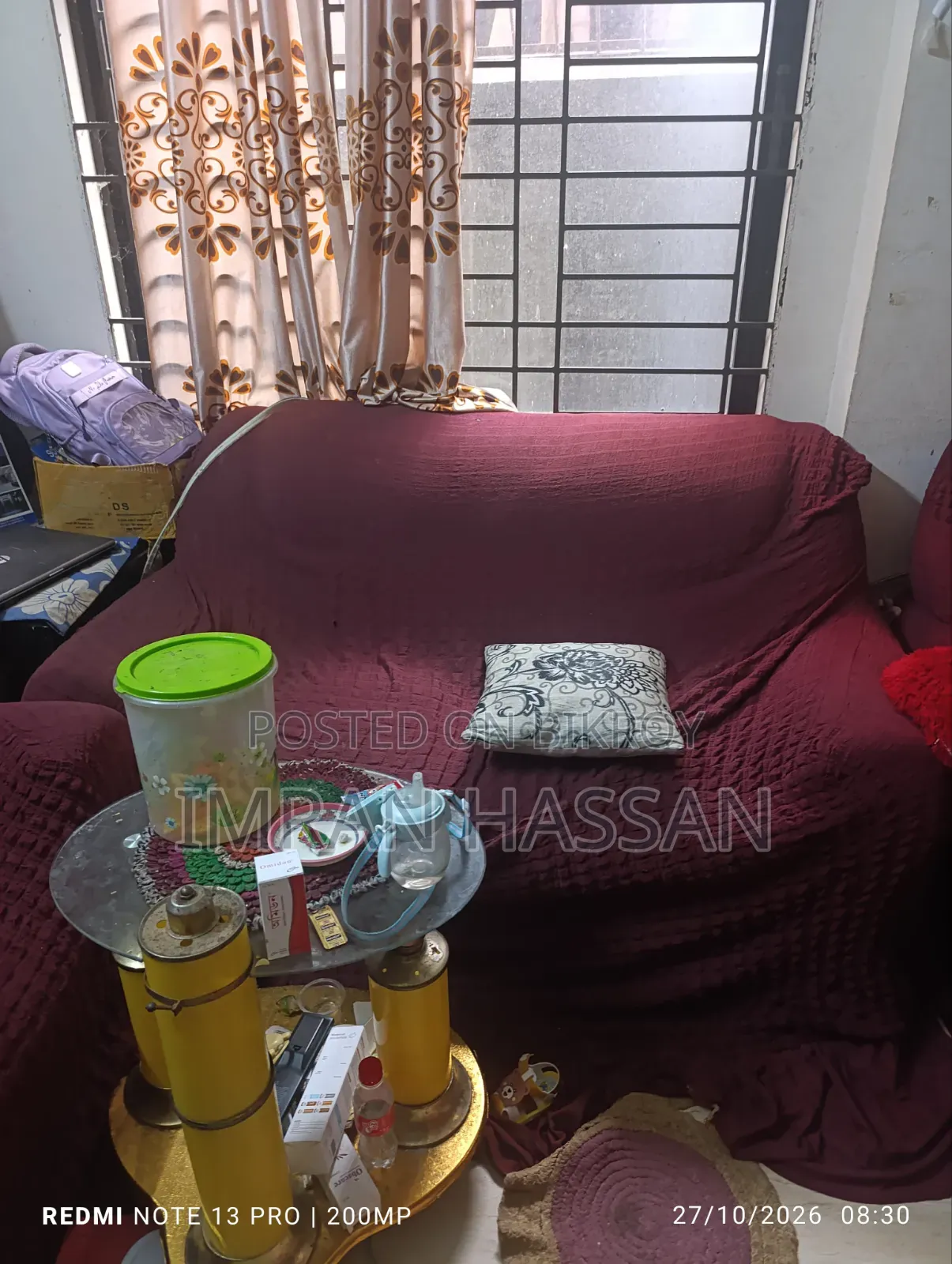 হাতিল এর সোফা।