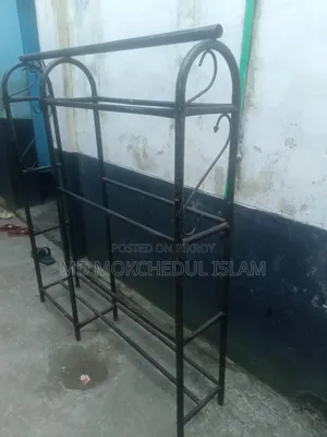 I will sell this clothes rack.