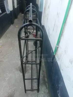 I will sell this clothes rack.