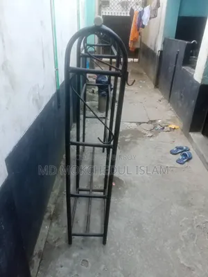 I will sell this clothes rack.