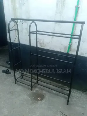 I will sell this clothes rack.