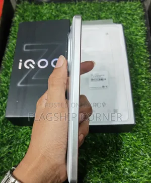 iQOO 256 GB White