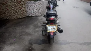 বাজাজ ডিসকভার ১২৫ ২০১৭ ব্ল্যাক