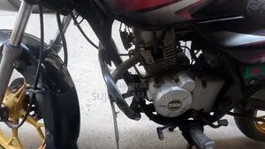 বাজাজ ডিসকভার ১২৫ ২০১৭ ব্ল্যাক