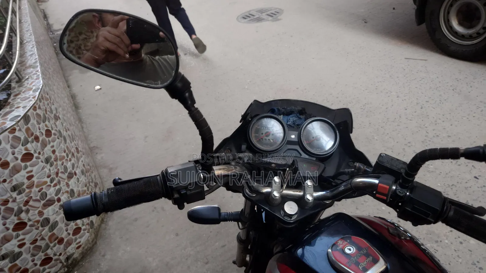 বাজাজ ডিসকভার ১২৫ ২০১৭ ব্ল্যাক