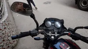 বাজাজ ডিসকভার ১২৫ ২০১৭ ব্ল্যাক