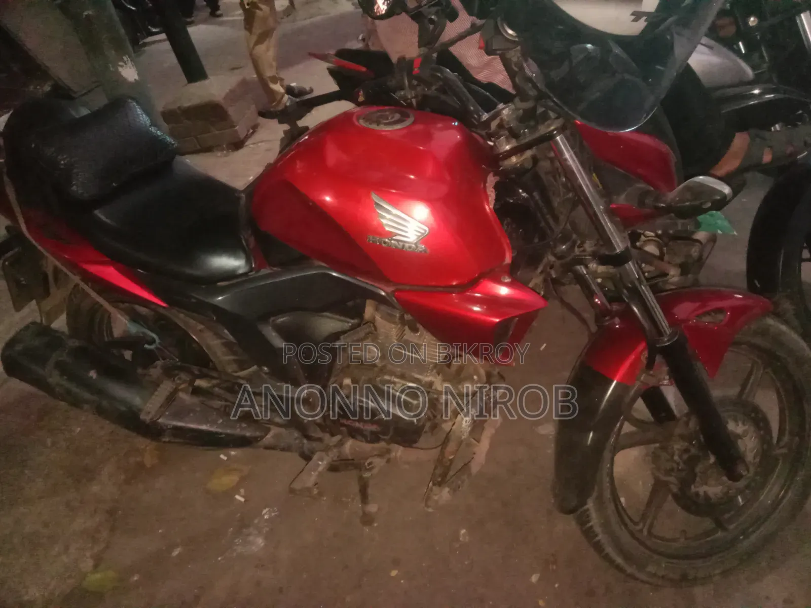 Honda CB 2015 Red