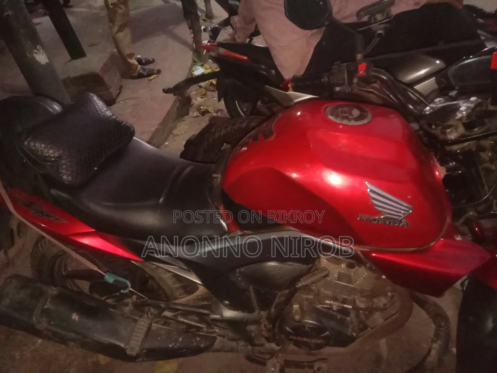 Honda CB 2015 Red