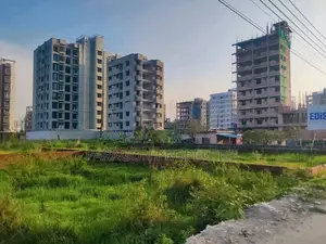 এন ব্লকে ৬ কাঠা দক্ষিণমুখী