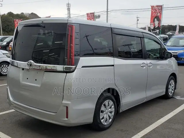 Toyota Noah 2.0 FWD (8 Seater) 2021 Silver