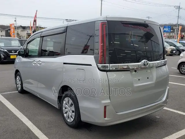 Toyota Noah 2.0 FWD (8 Seater) 2021 Silver