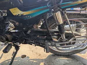 বাজাজ ১৯৯৯ বেইজ