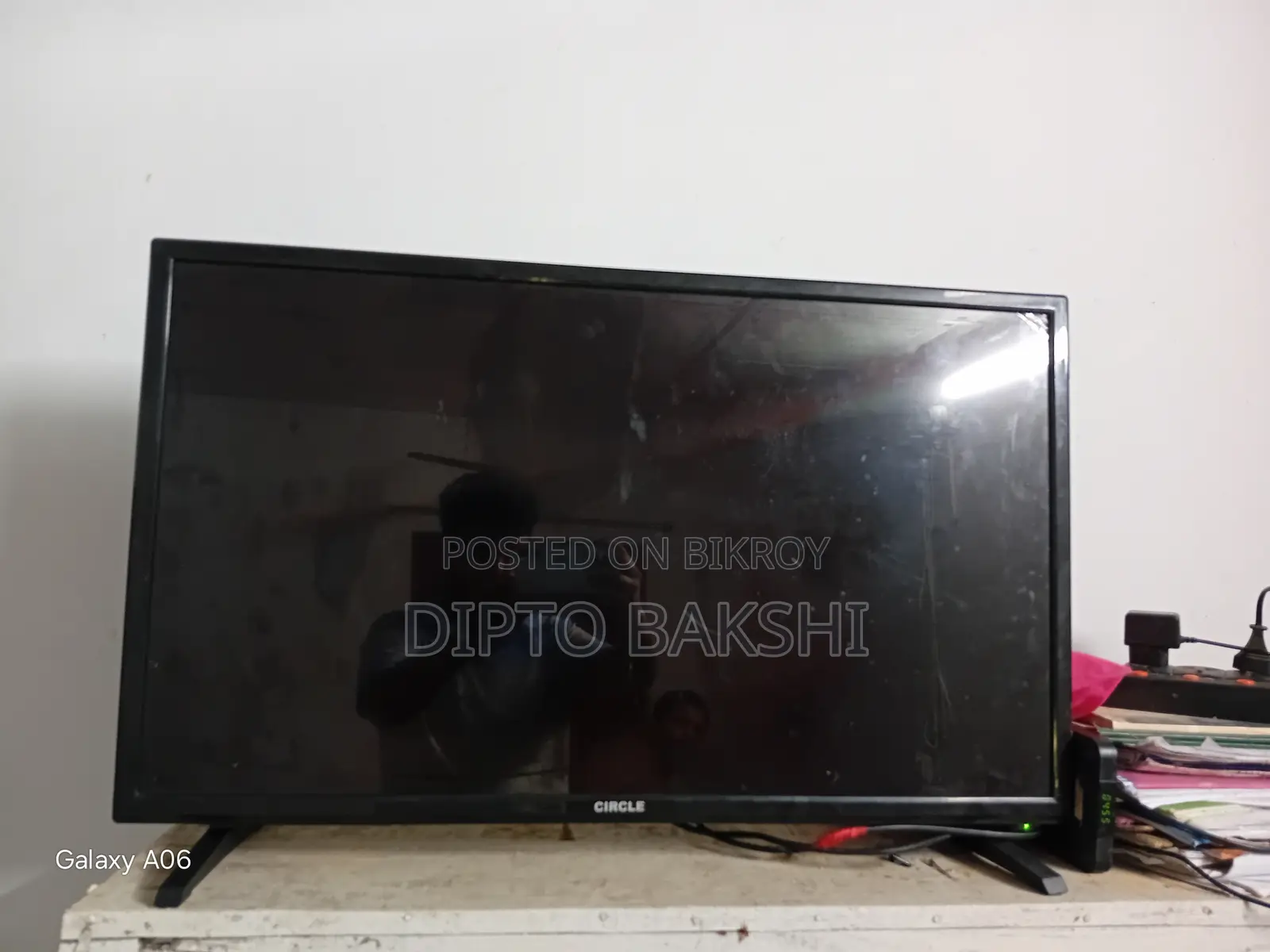 Circle 32" LED TV (With Smart Android Box)