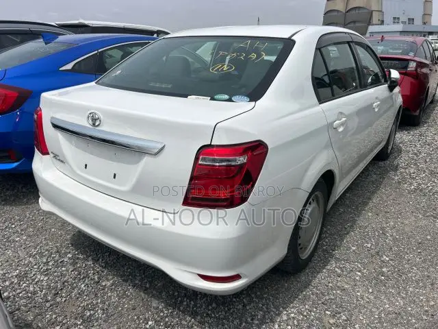 টয়োটা অ্যাক্সিও ২০২১ সাদা