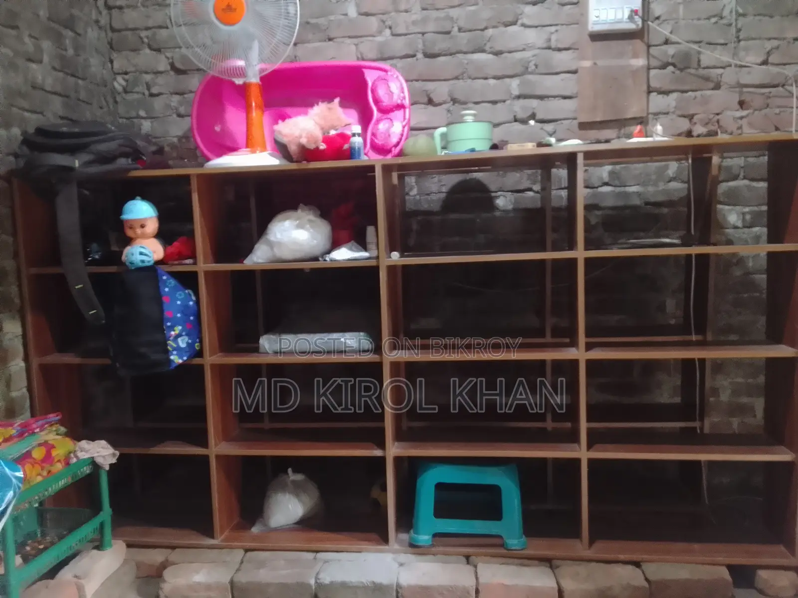 মুদির দোকানে দুইটা রেগ লম্বায় ৮ ফুট উচ্চতায় চার ফুট দুই ইঞ্চি