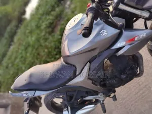 সুজুকি জিক্সার ২০১৯ গ্রে