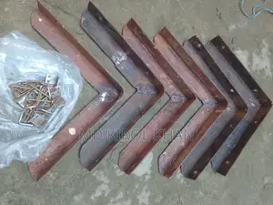 মুদির দোকানে দুইটা রেগ লম্বায় ৮ ফুট উচ্চতায় চার ফুট দুই ইঞ্চি