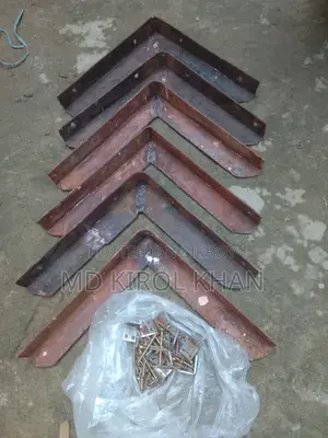 মুদির দোকানে দুইটা রেগ লম্বায় ৮ ফুট উচ্চতায় চার ফুট দুই ইঞ্চি