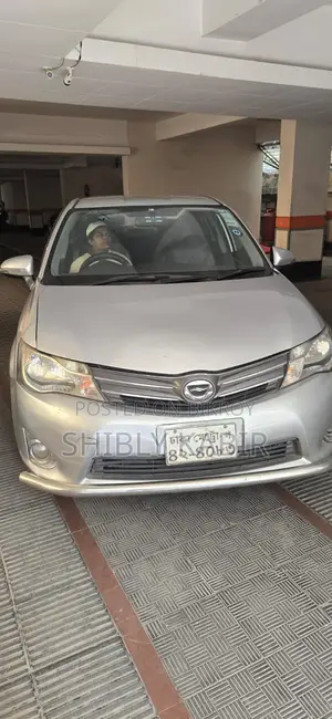 টয়োটা অ্যাক্সিও ২০১৫ সিলভার