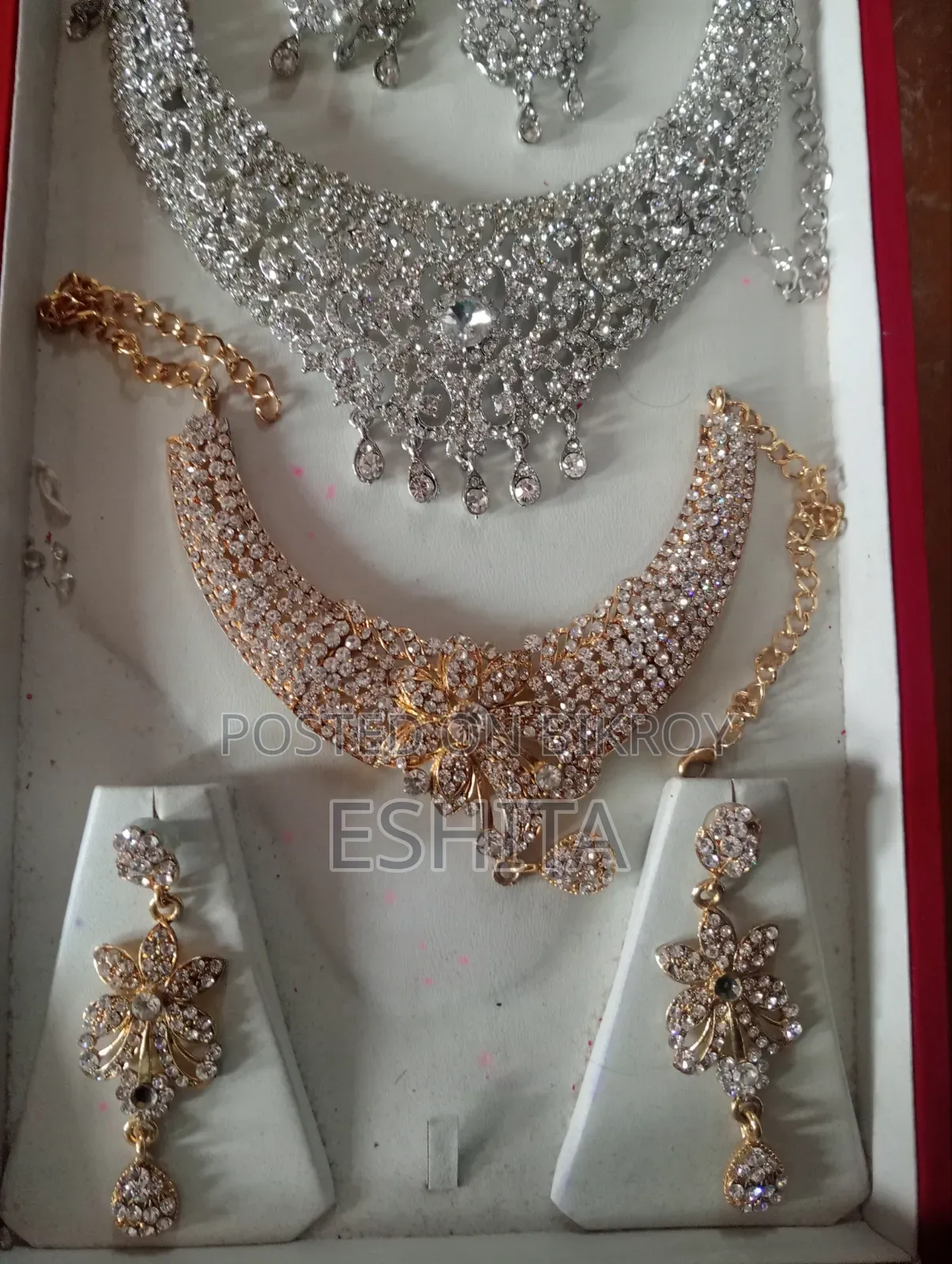 নেকপিস এবং দুল