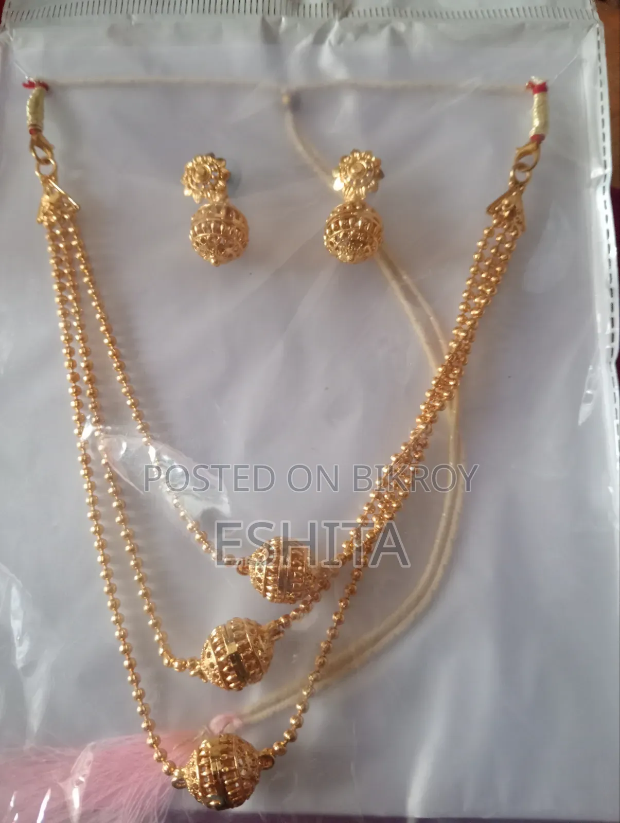 নেকপিস এবং দুল