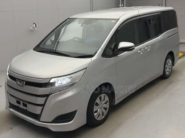 Toyota Noah 2021 Silver