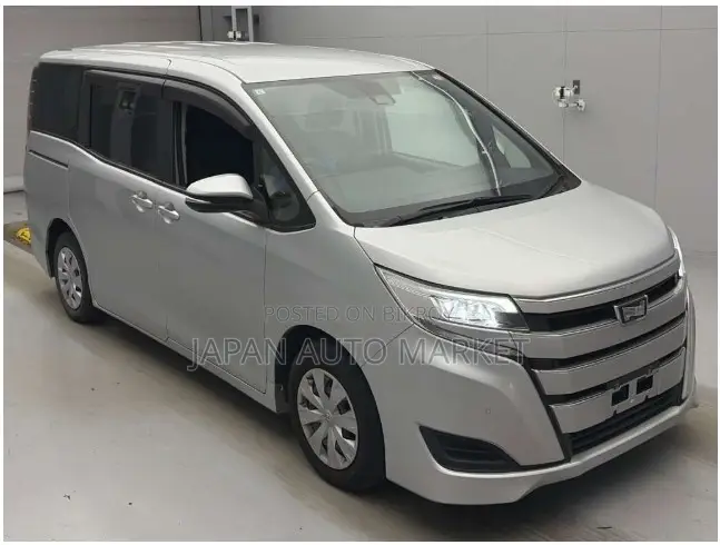 Toyota Noah 2021 Silver