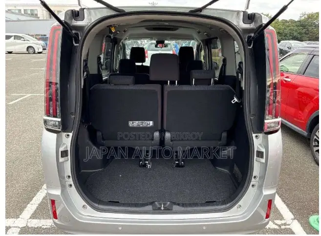 Toyota Noah 2021 Silver