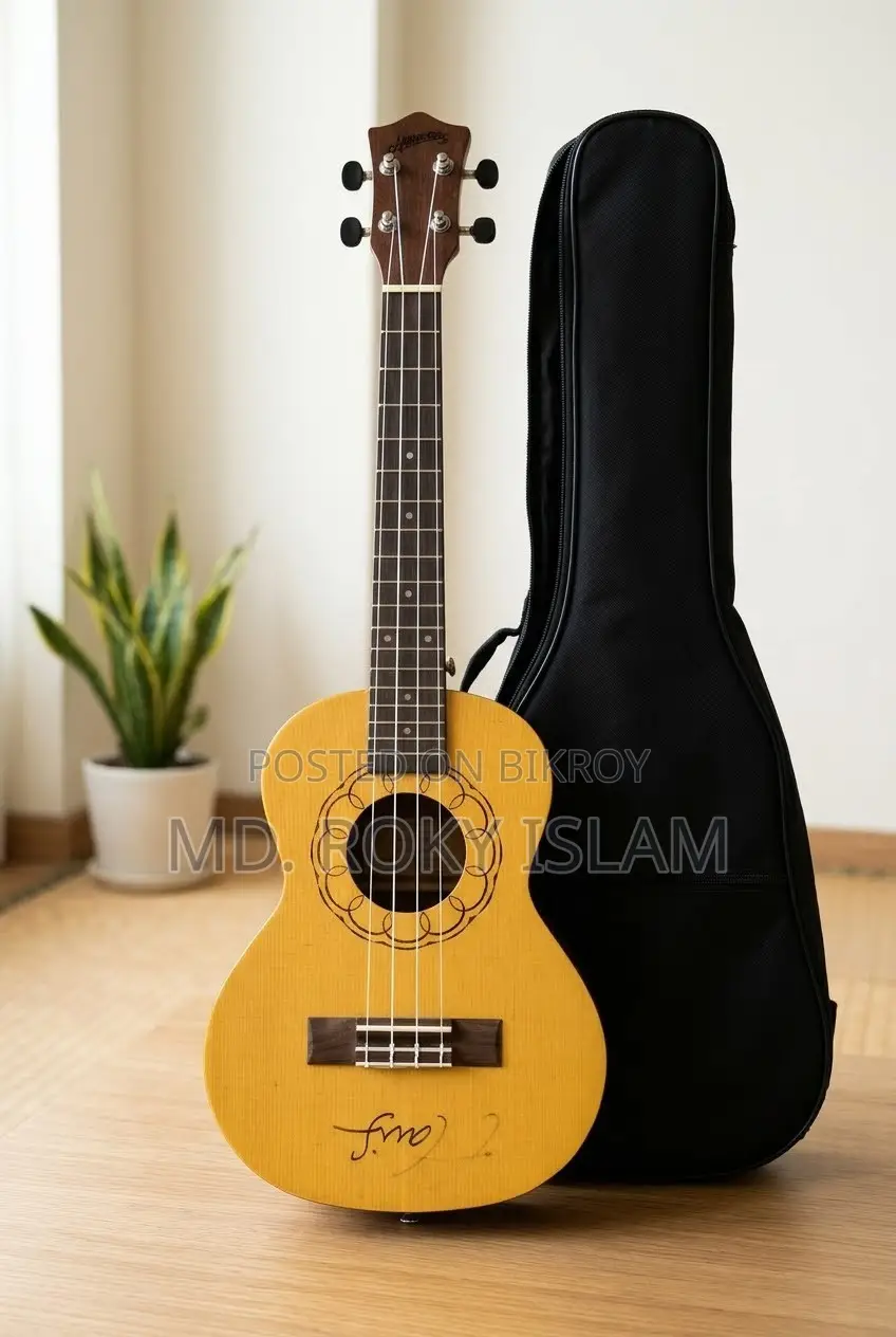 Like new ukulele guitar for sale, with bag