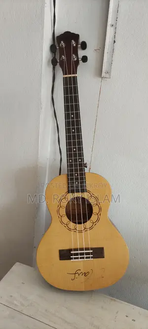 Like new ukulele guitar for sale, with bag
