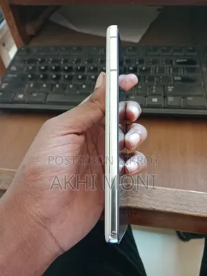 স্যামসাং গ্যালাক্সি এস২১ ৫জি ১২৮ জিবি সাদা