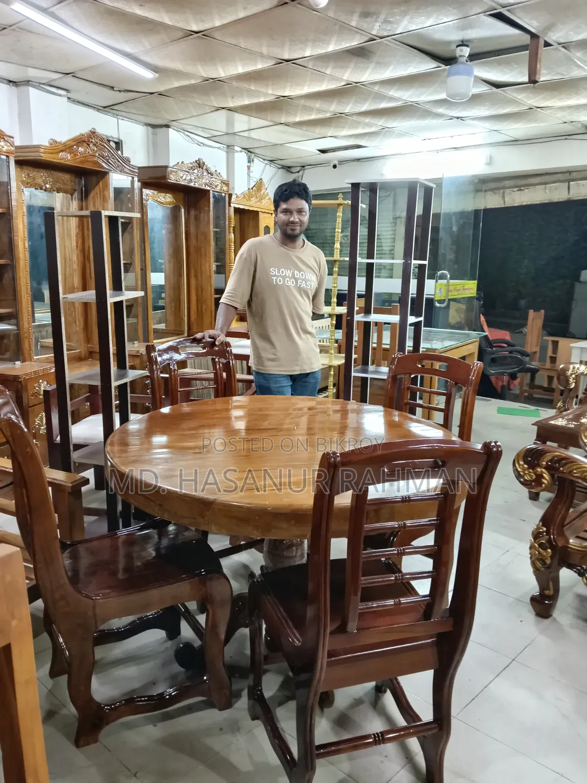 রাউন্ড ডাইনিং টেবিল উইথ ৪ চেয়ার