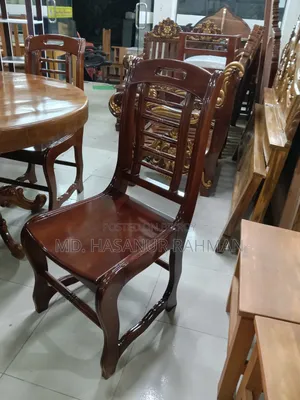 রাউন্ড ডাইনিং টেবিল উইথ ৪ চেয়ার
