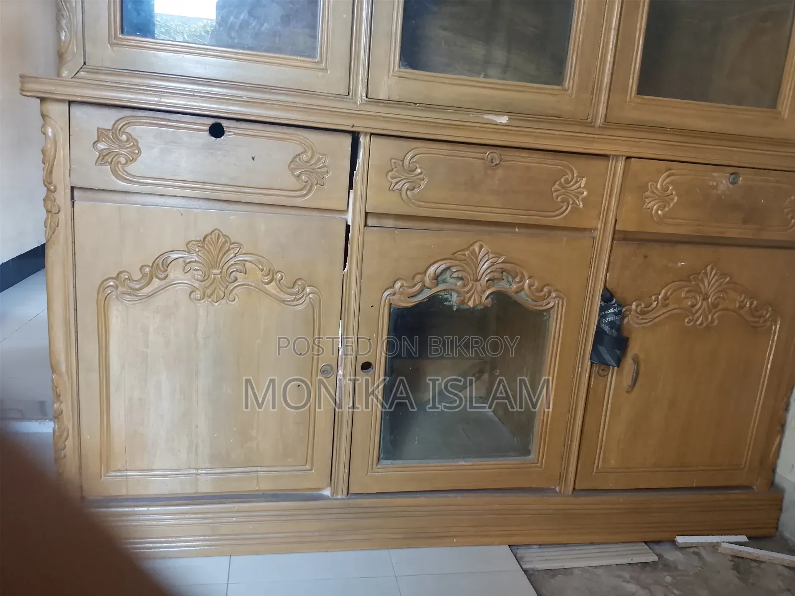 Wooden Showcase Teak Wood