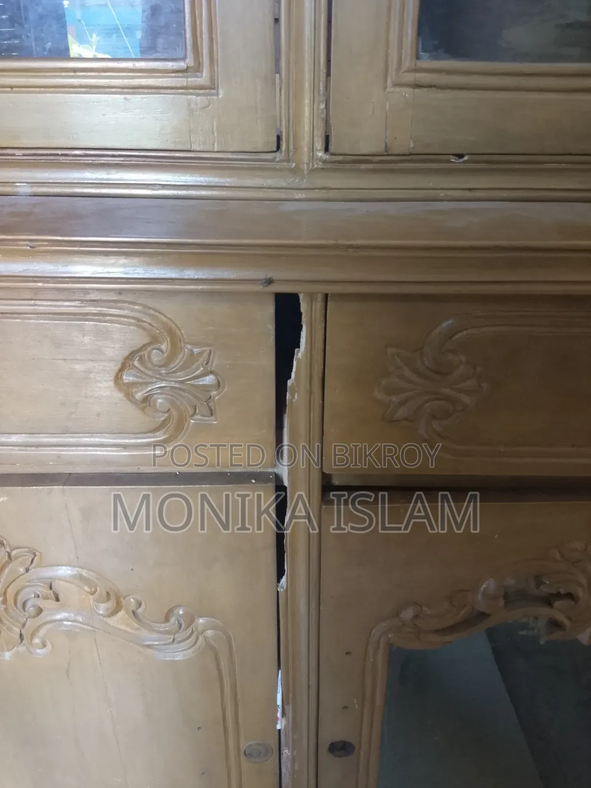 Wooden Showcase Teak Wood