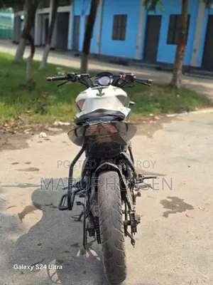 বাজাজ পালসার এনএস ১৬০ ২০১৯ সাদা