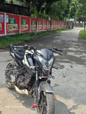বাজাজ পালসার এনএস ১৬০ ২০১৯ সাদা