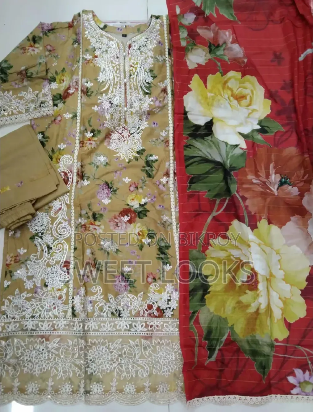   সাদা বাহার রেডিমেড থ্রি-পিস   