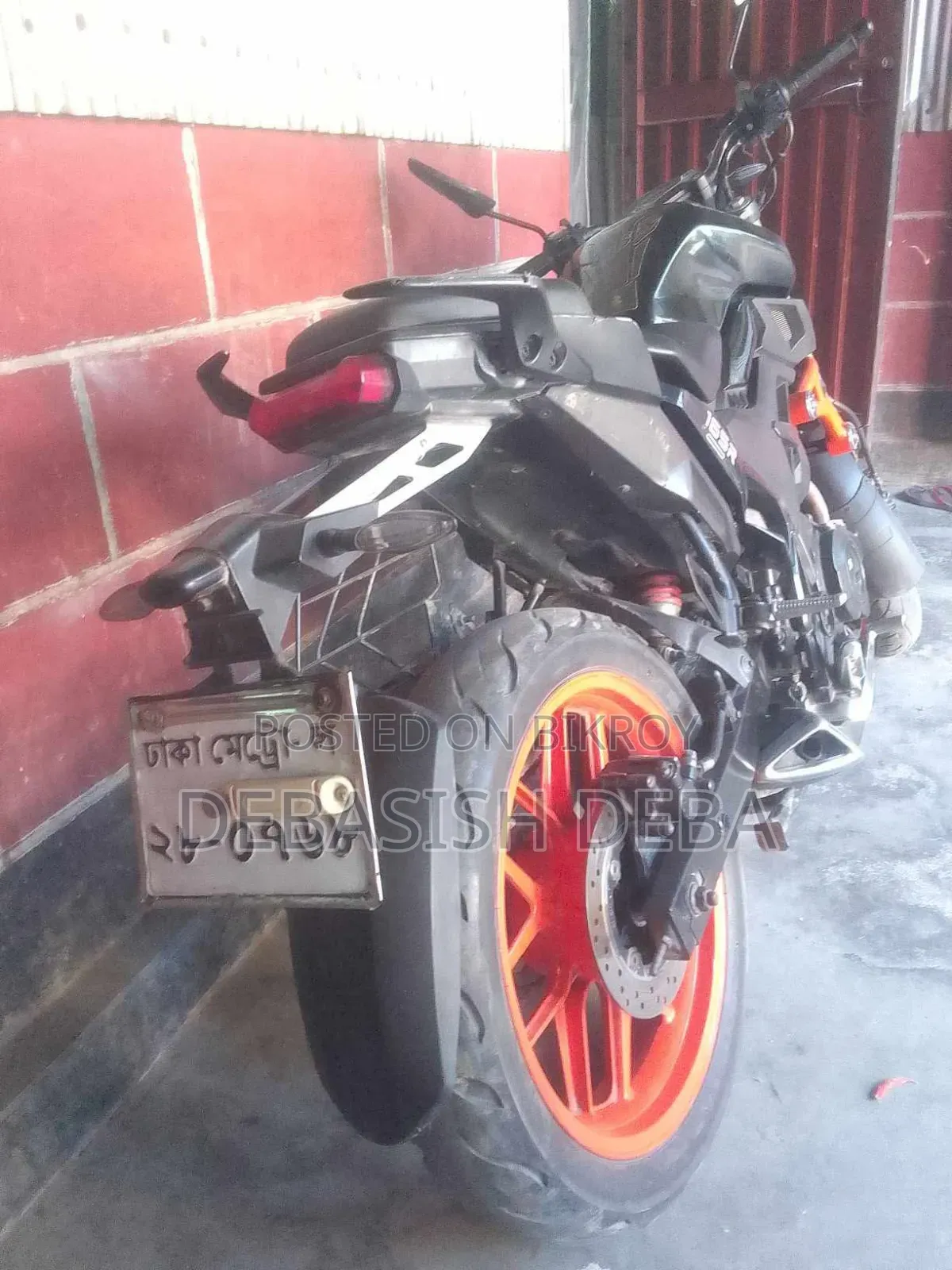 রানার বোল্ট ১৬৫আর ২০২২ কালো