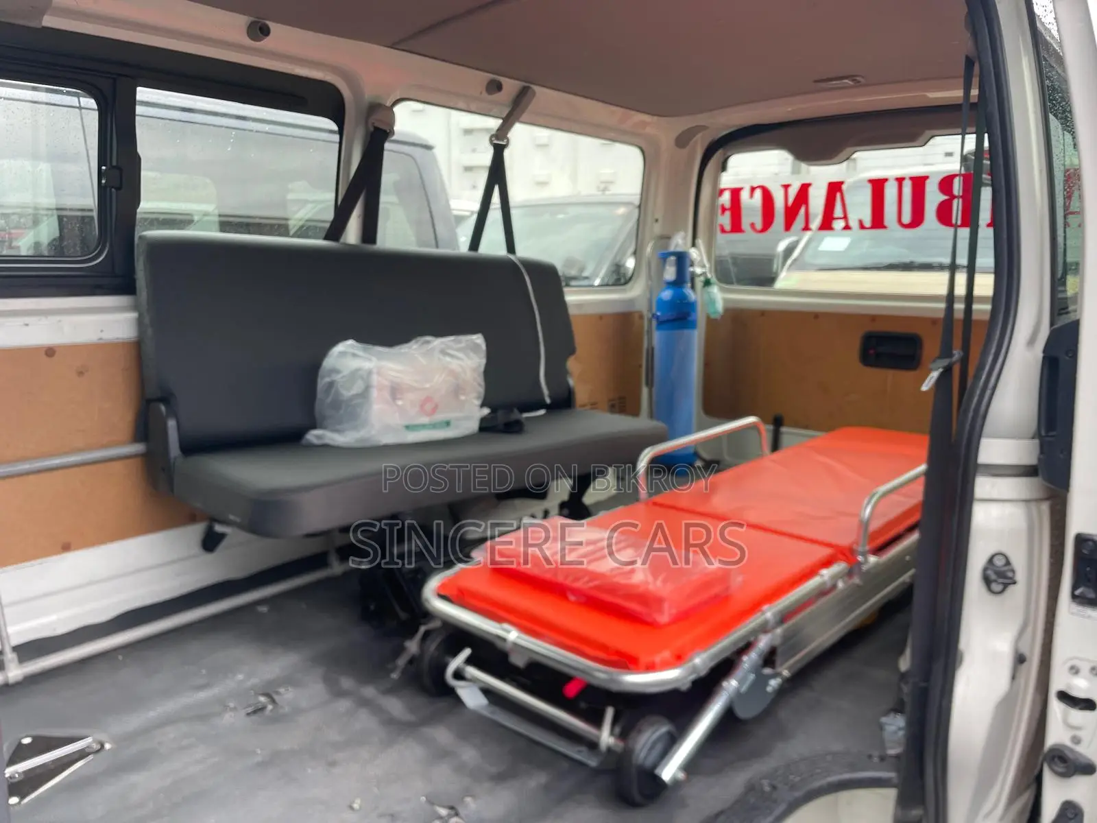 Toyota HiAce 2021 White