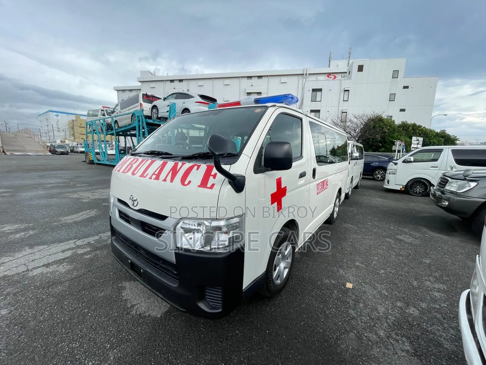Toyota HiAce 2021 White