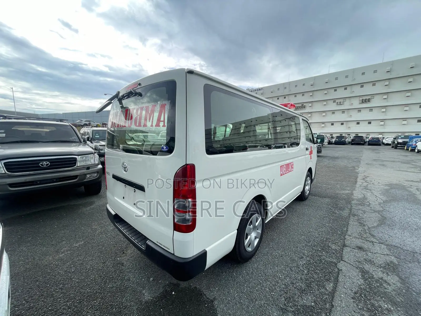 Toyota HiAce 2021 White