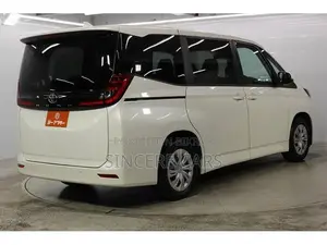 Toyota Noah 2022 White